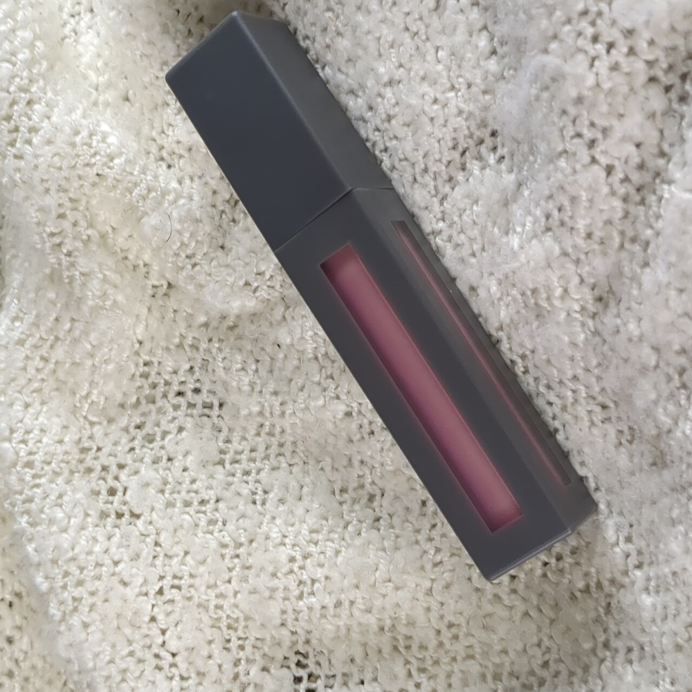 KAB Cosmetics Lip Gloss in Peach Cobbler, 5g/0.17fl oz - Picture 2 of 5